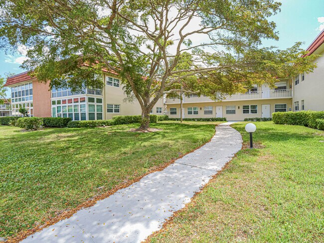 41 Woodland Dr Unit 205