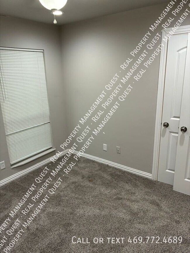 Photo - 802 Netherland Dr