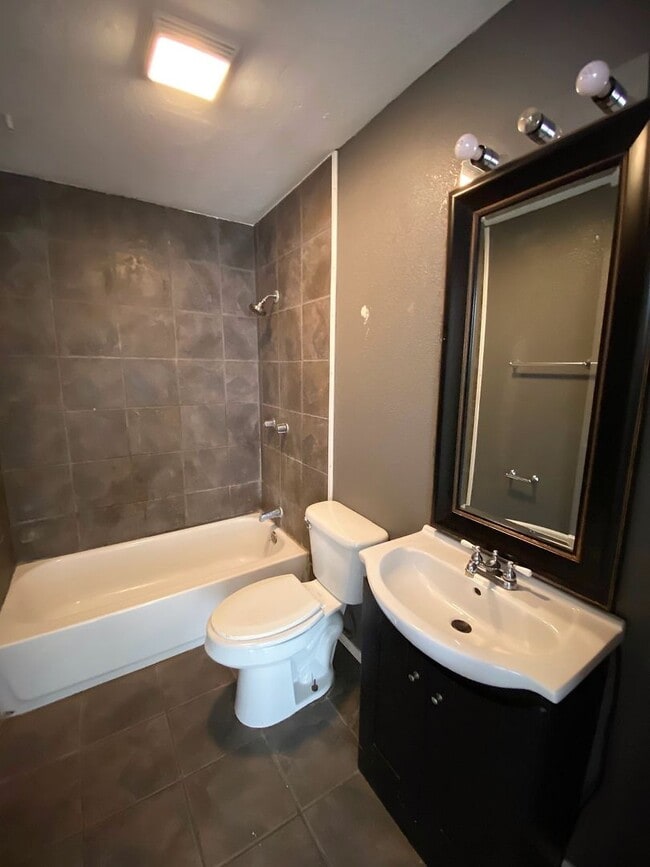 Photo - 225 St Johns St