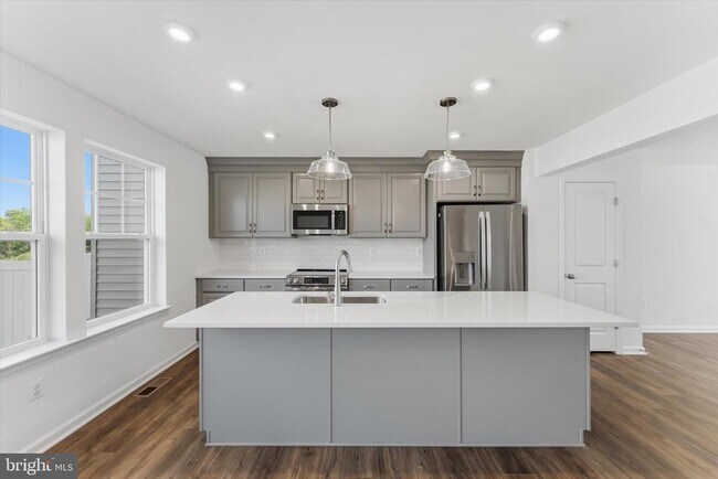 505 Fontana Cir