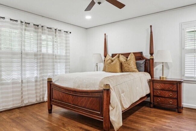 Photo - 4379 Tree Haven Dr NE