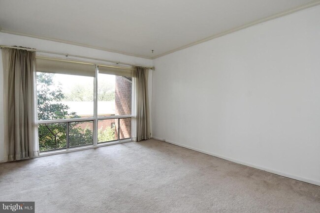 Building Photo - 7336 Lee Hwy Unit 203