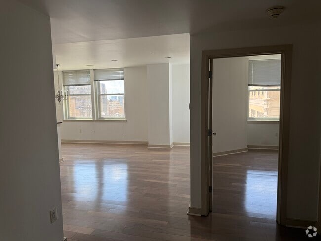 Building Photo - 111 S 15th St Unit 2004 Rental