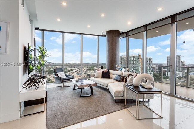 Building Photo - 1100 Biscayne Blvd Unit 2708