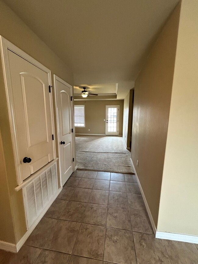 Photo - 1522 E 11th Cove