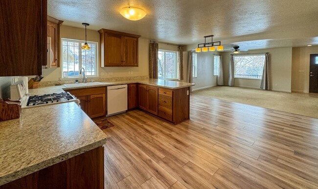 Photo - 130 N 400 E
