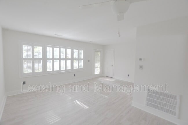 Photo - 2 Rosedale Dr