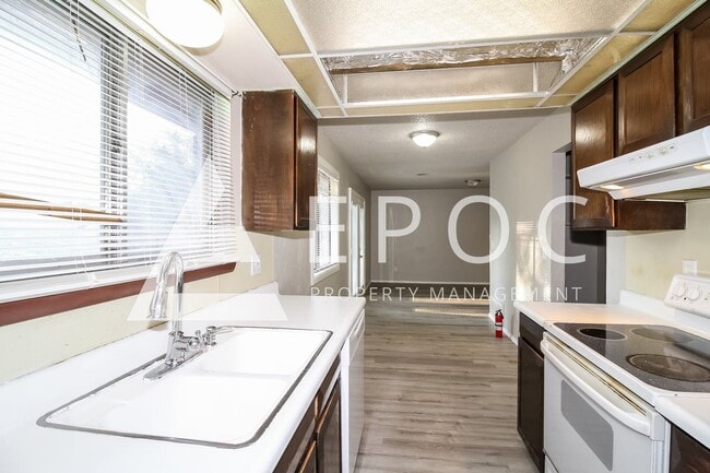 Photo - 409 Woodland Dr