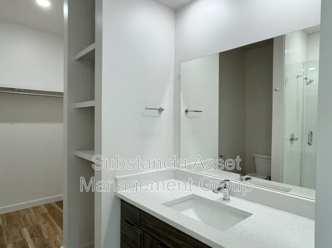 Photo - 1665 Midtown Pl