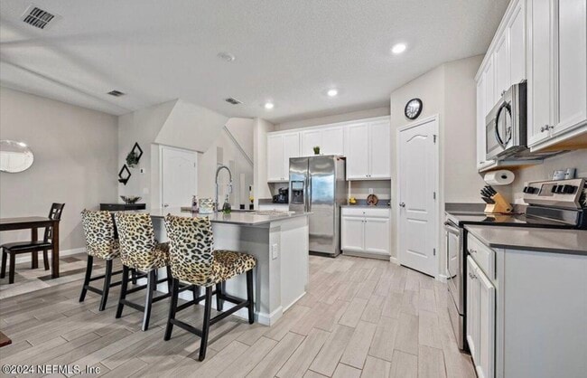 12647 Josslyn Ln