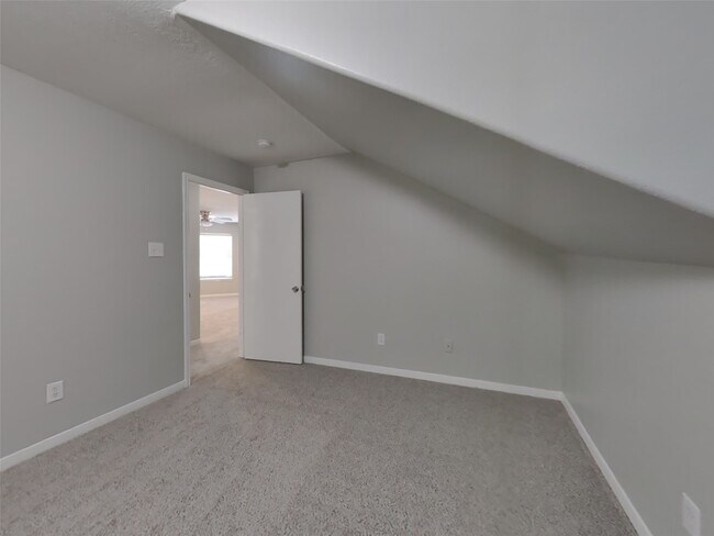 Building Photo - 6726 Misty Dale Dr