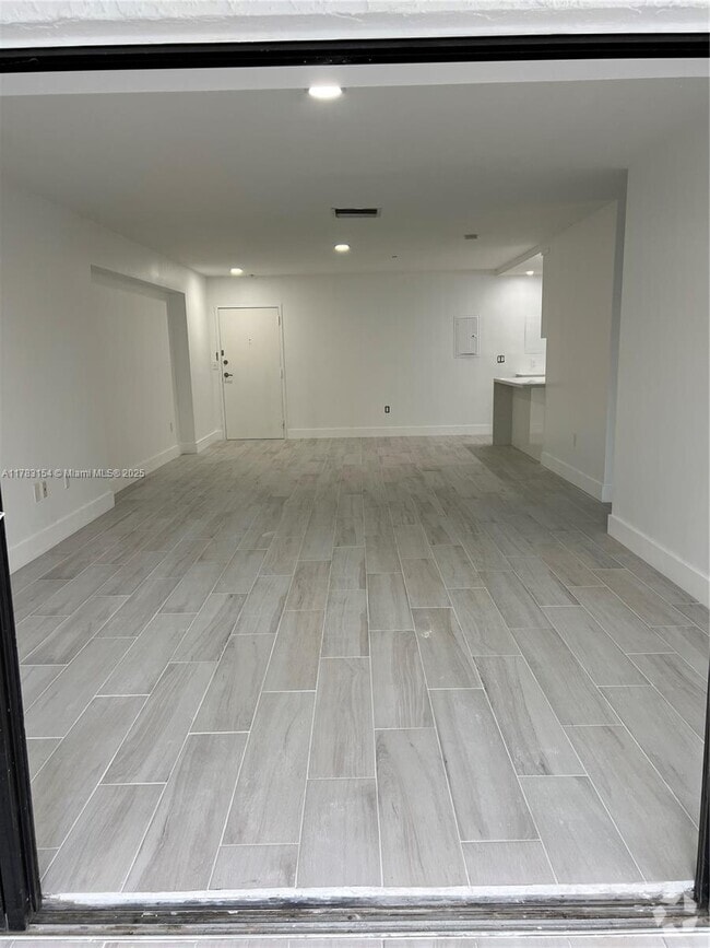 Building Photo - 575 Crandon Blvd Unit 312 Rental