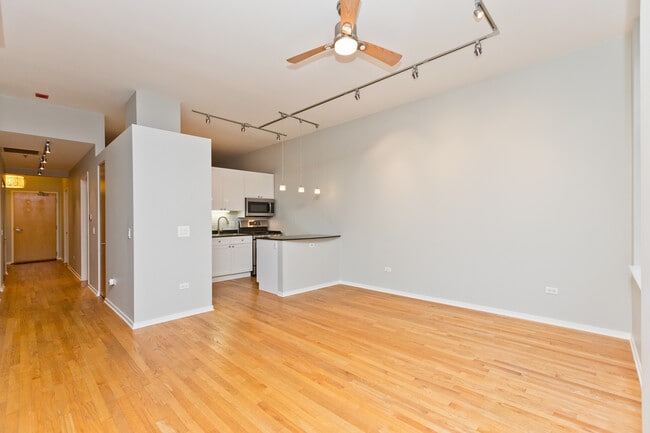 Photo - 1201 W Adams St Unit Beautiful 1 bed west loop condo