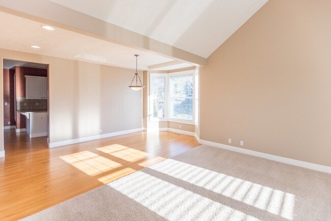 4527 SE Antelope Hills