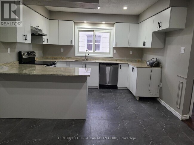 Photo - 1775 Oxford St E