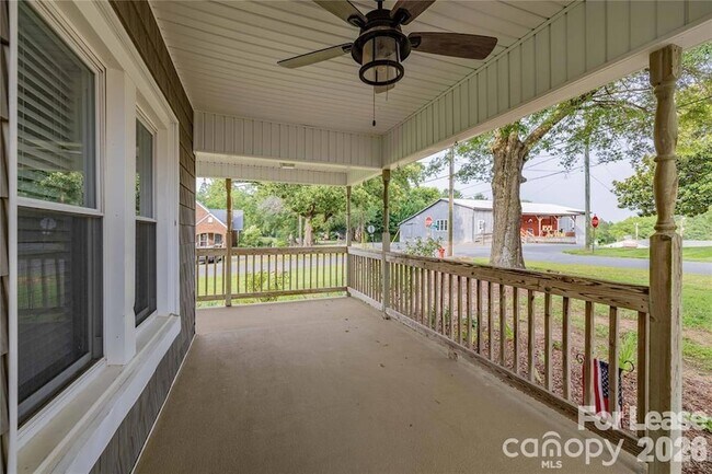 Photo - 123 E 2nd St