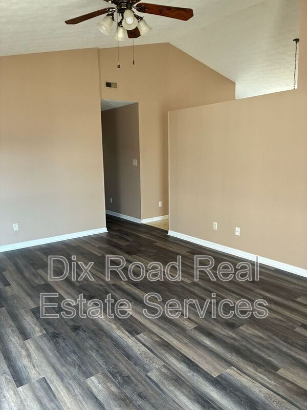 Photo - 966 Hathaway Dr