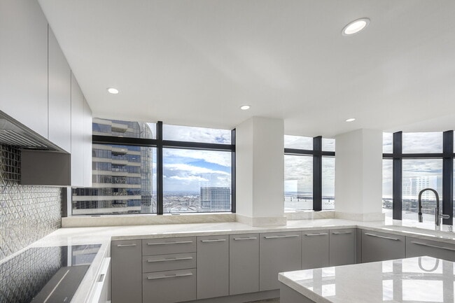 Photo - San Diego Water View Luxury High-Rise Living at The Harbor Club — Stunning Bay & City Views- This... Unit # 3305-06