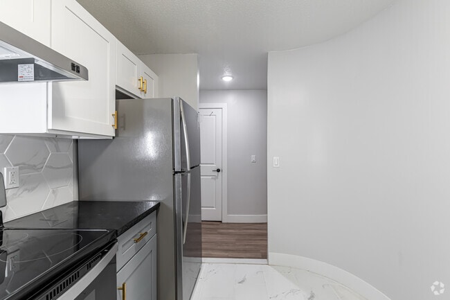 2BR, 2BA - Kitchen