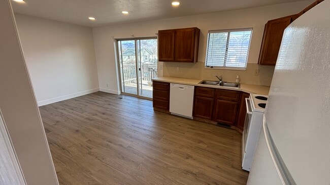 Photo - 391 S 1000 W St