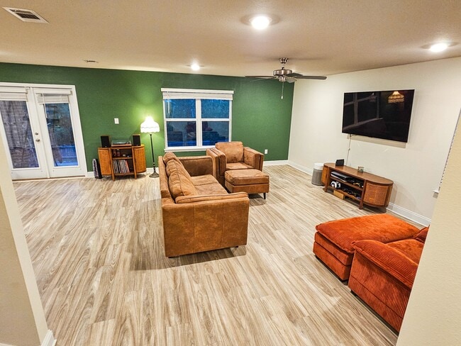 Photo - 5440 Leeds Ln
