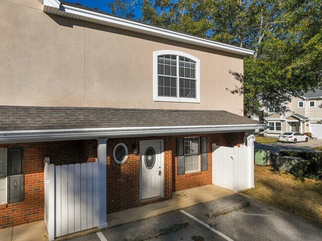 Photo - 528 Maple Ave