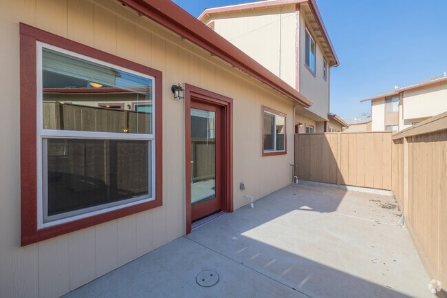 1BR, 1BA - 580 SF - Backyard