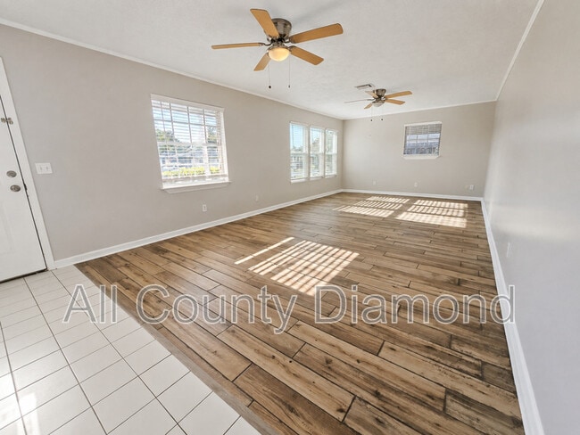 Photo - 215 S Kimbrel Ave