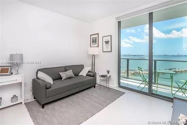 Photo - 501 NE 31st St