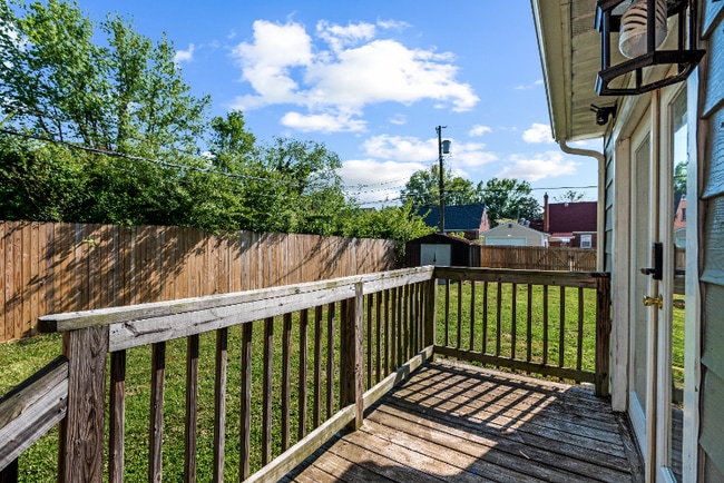 Photo - 206 E 37th St