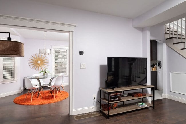 Building Photo - 9 Summit Ave