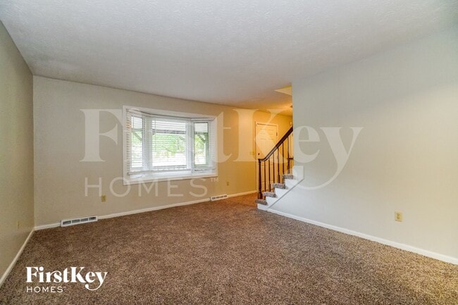 Photo - 284 Bristol Dr SW