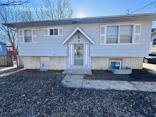 Building Photo - 1216 Hackley Ave