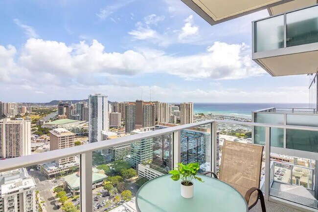 Building Photo - 629 Ke’eaumoku St Rental