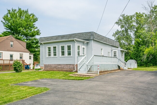 Building Photo - 828 Hard Rd Rental