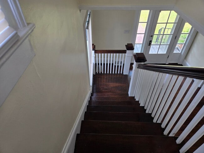 Building Photo - 4 Bedroom 2 bath Home For Rent - Heart of Florence