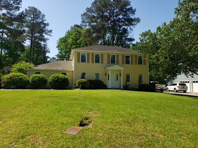 Building Photo - 726 Springdale Woods Dr Rental