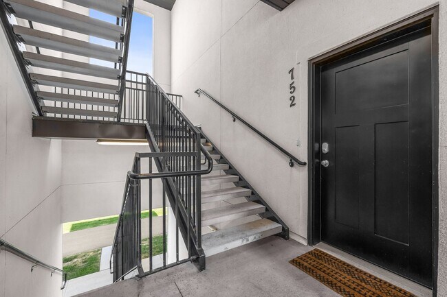 Photo - 752 N 260 W