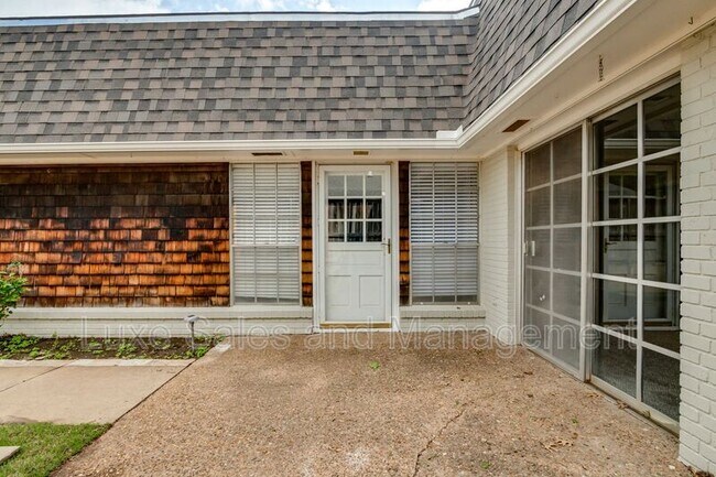 Photo - 2518 NW 62nd St