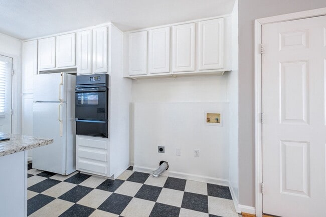 Photo - Peachtree Hills Court, 2-bedroom Atlanta a... Unit 10