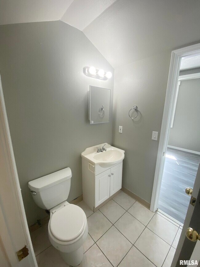 Photo - 121 Theodore St Unit 6