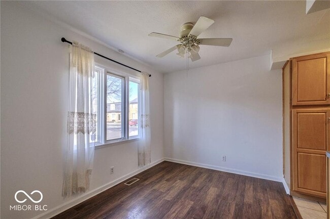 Photo - 8527 Canterbury Square E