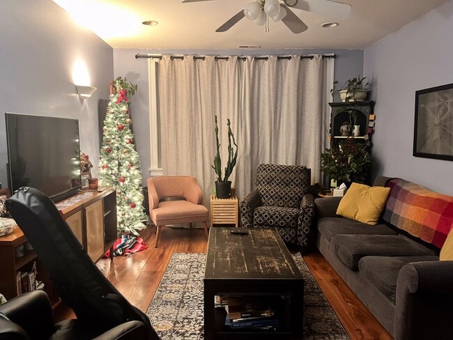 Photo - Sheridan Park / Uptown - 3 Bed / 1 Bath Unit 4405-3A