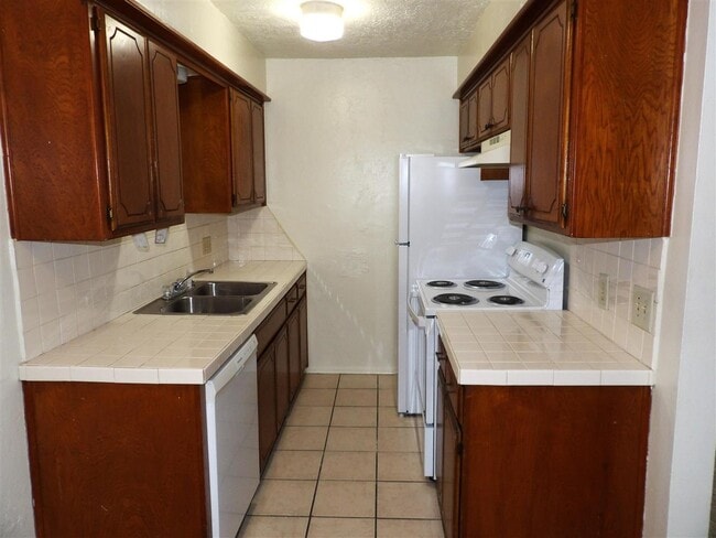 Photo - 6405 NW Oak Ave Unit B-7