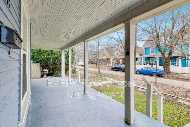 Photo - 415 N Oxford St