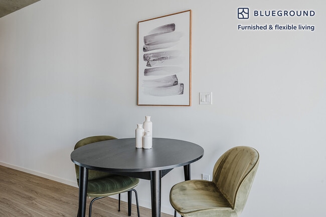 Photo - 225 N Elizabeth St Unidad FL14-ID1104