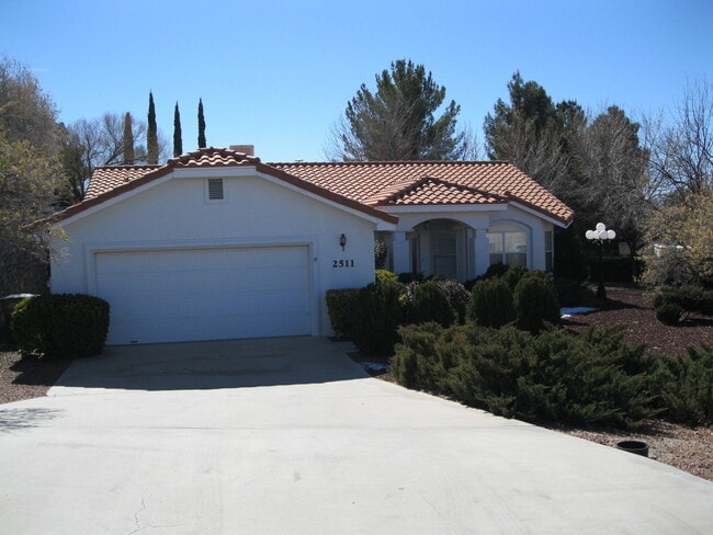 Building Photo - Beautiful 3 Bedroom Home! Available Now!