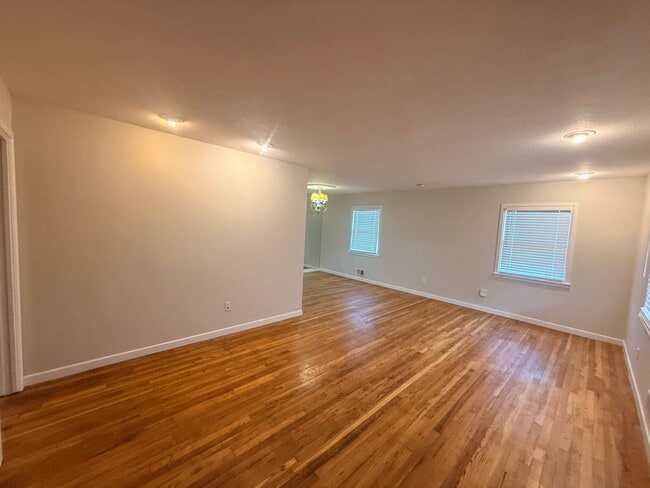 2319 32nd St Unit 2319 32nd Front