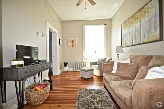 Building Photo - 554 E 4th St Unit 3 Rental