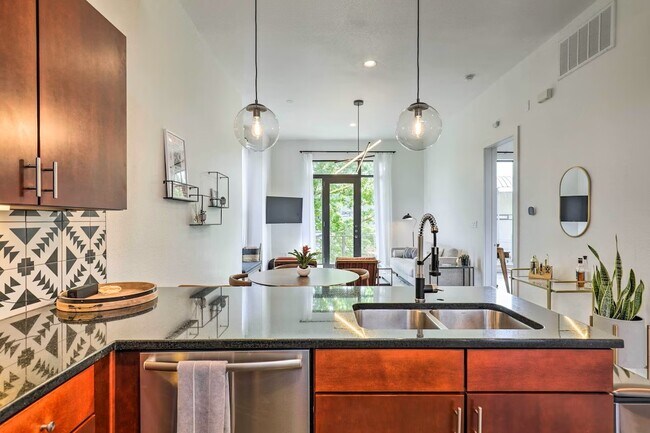 Building Photo - 2525 S Lamar Blvd Unit 318